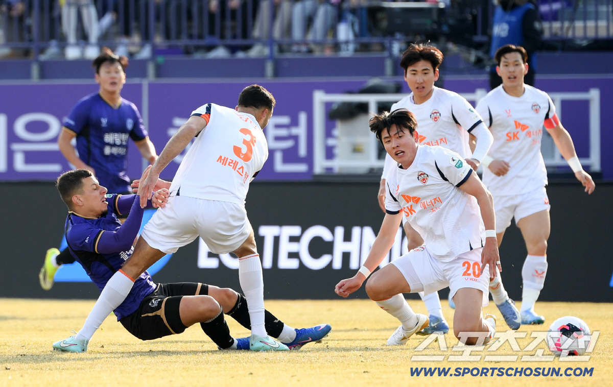 내가 바로 안양의 에이스! 'PK 선제골→극적 결승골' 마테우스 대활약.…