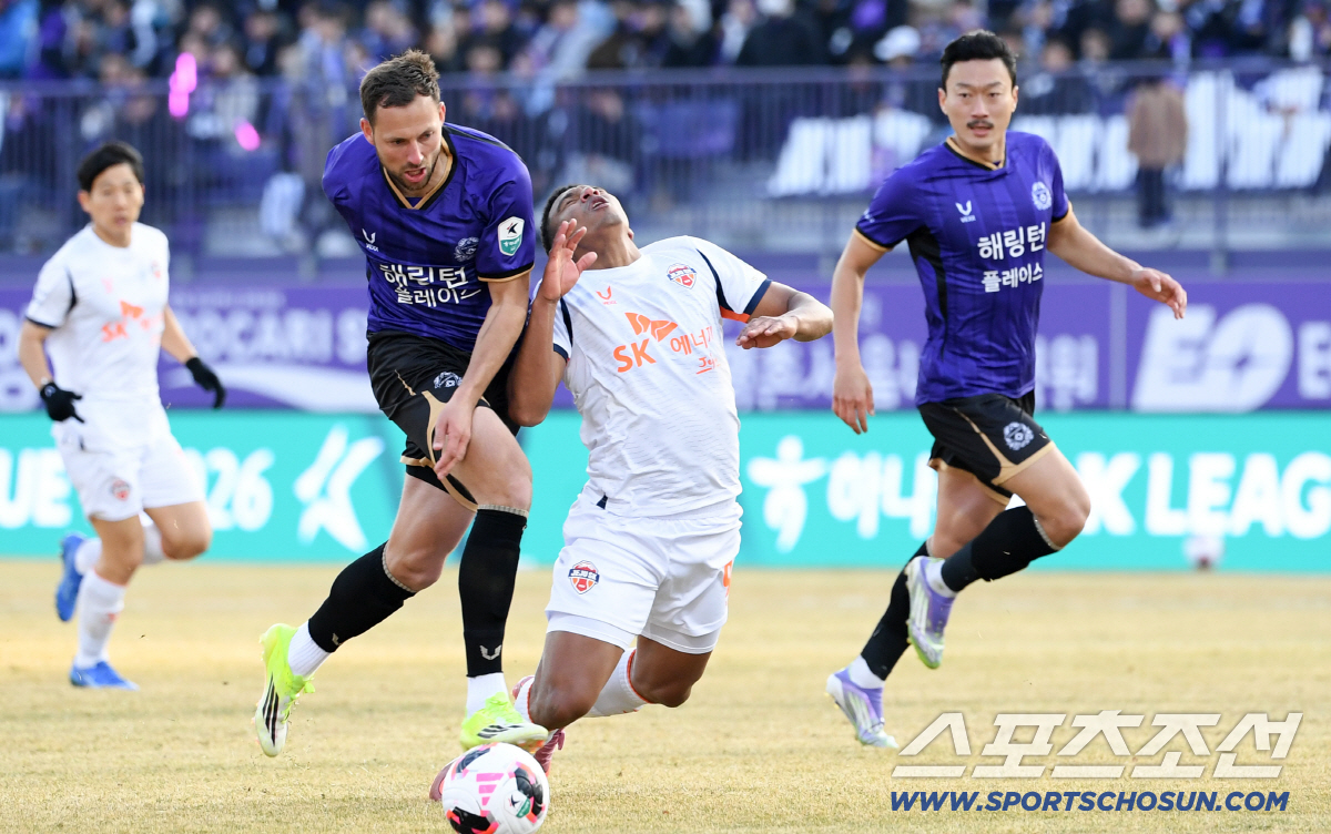 내가 바로 안양의 에이스! 'PK 선제골→극적 결승골' 마테우스 대활약.…