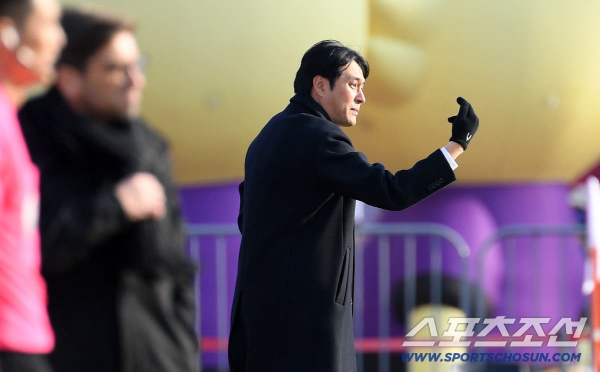 제주 '물어뜯은 좀비'..."들뜨지 않겠다" 홈 개막전 승리에도 침착한 …