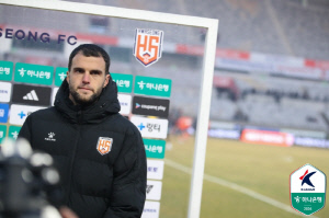 ''에이전트 데얀' 한 건 했다' K리그 선발데뷔전서 멀티골 넣은 페트로프, 