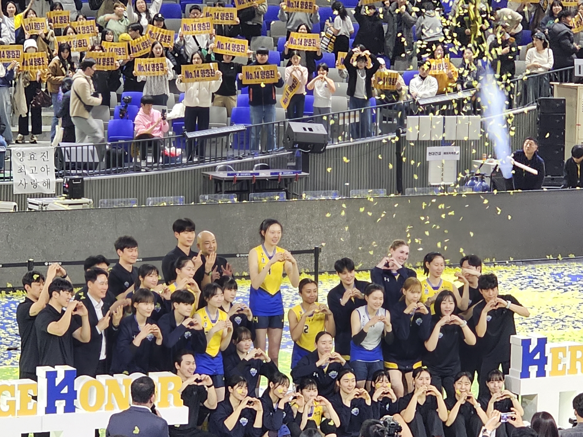 [수원인터뷰] "진짜 안 울려고 했는데…" 19년 원클럽 레전드가 밝힌 …