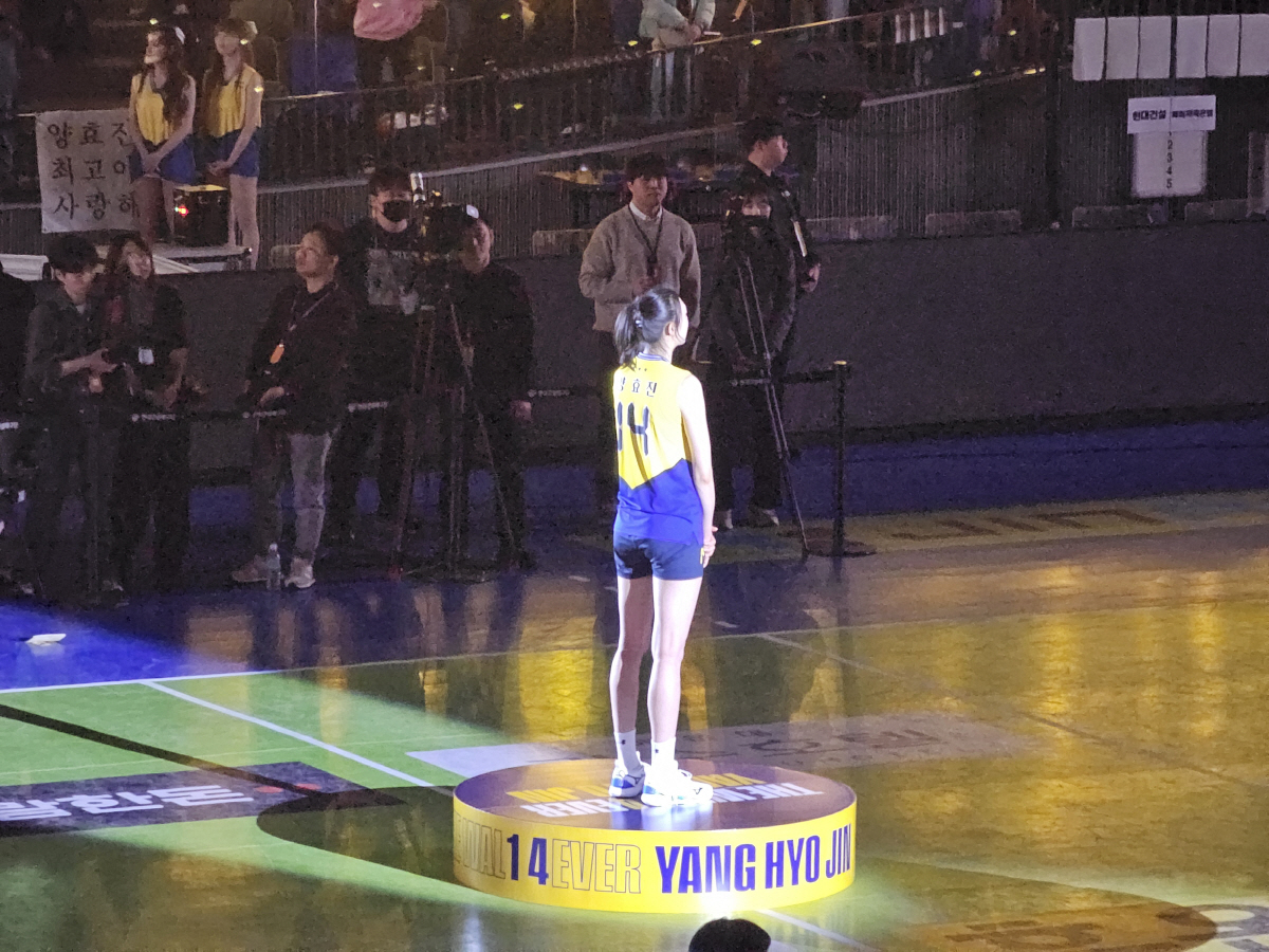 [수원인터뷰] "진짜 안 울려고 했는데…" 19년 원클럽 레전드가 밝힌 …