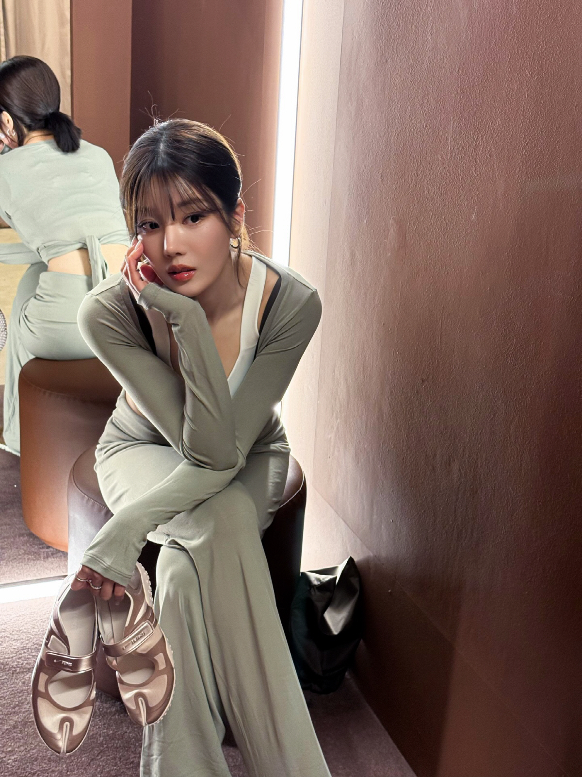 "2도화상 쯤이야"…권은비, 완벽 미모·몸매 자랑→화상도 가릴수 없는 '…