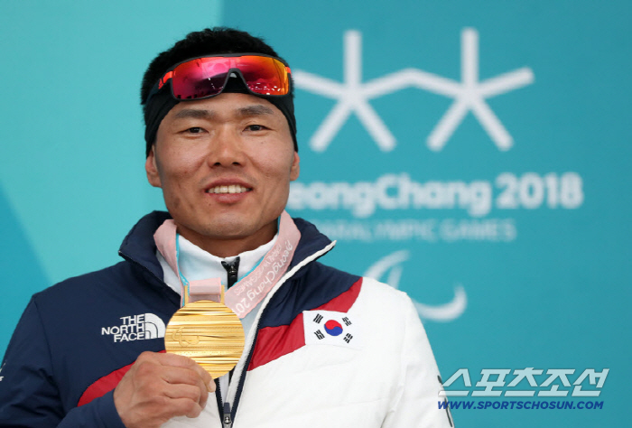 "신의현의 평창 미라클 8년후→김윤지의 금빛 미소"  대한민국은 동계패럴…