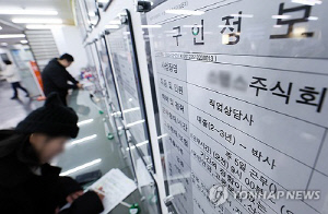 임금근로 새 일자리 1년 새 25만개 증발…60대 이상도 감소