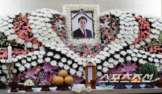 故 조민기, '여제자 20명 미투 폭로' 속 숨진 채 발견..28년 커리…