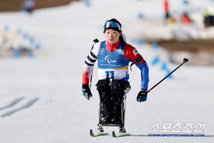 "바이애슬론X女 동계패럴림픽 첫金 역사!" 이재명 대통령, '스마일리'김윤지에게 축전[밀라노-코르티나 패럴림픽]