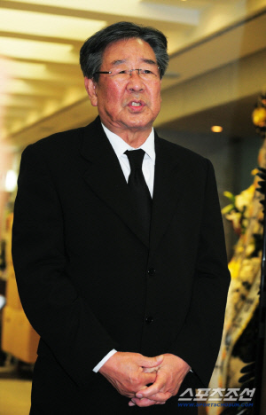 '86세' 최불암, 건강 악화로 연락 두절...백일섭 