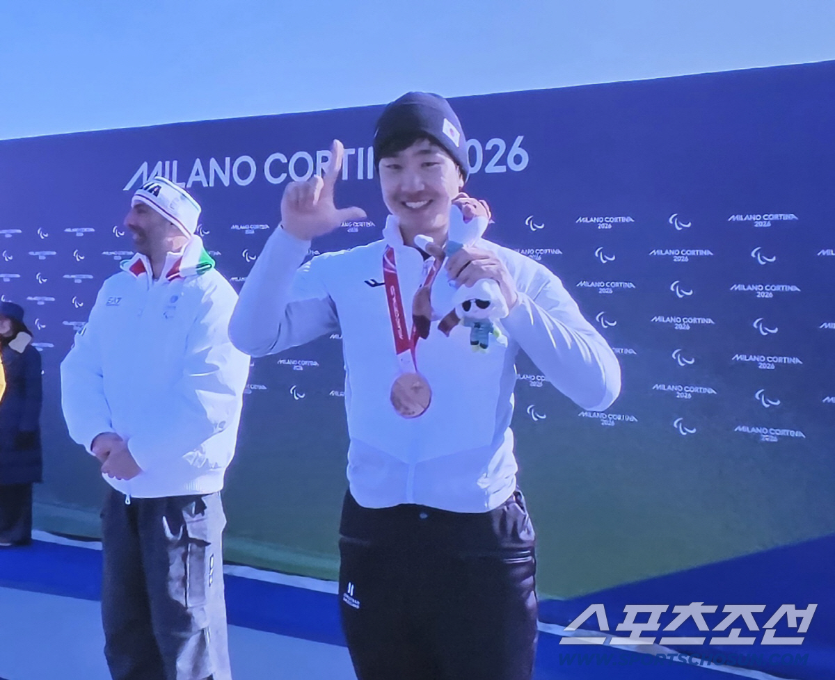 "스노보드 사상 첫 동메달→눈물 펑펑" 불굴의 보더 이제혁 "스노보드는 …