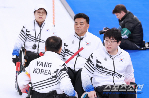 휠체어컬링 혼성 4인조,중국과 혈투 끝 5-7패...'팀200'의 믹스더블, 에스토니아와의 최종전에 4강행 명운 달렸다[밀라노-코르티나 패럴림픽],