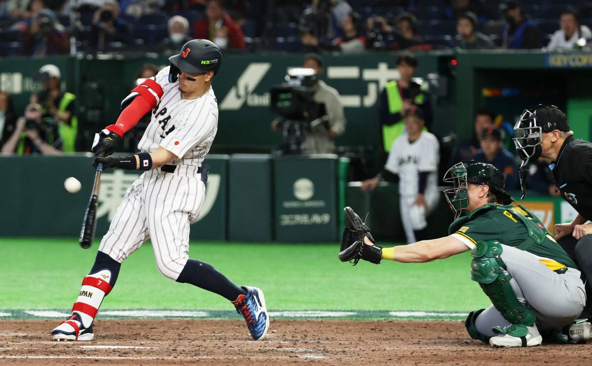 8회말 만루 찬스에서 대타로 교체, '12타수 무안타' 일본 최고 타자의…