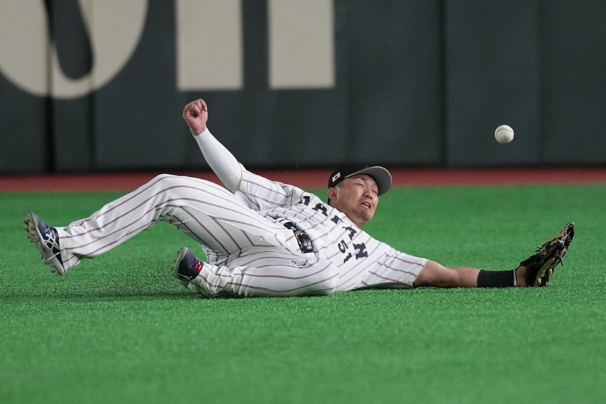 8회말 만루 찬스에서 대타로 교체, '12타수 무안타' 일본 최고 타자의…