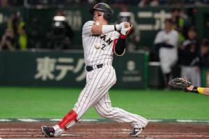 안타-타점왕이 알아서 팀 배팅하고 죽는 야구...이게 한국과 일본의 실력 차이인가