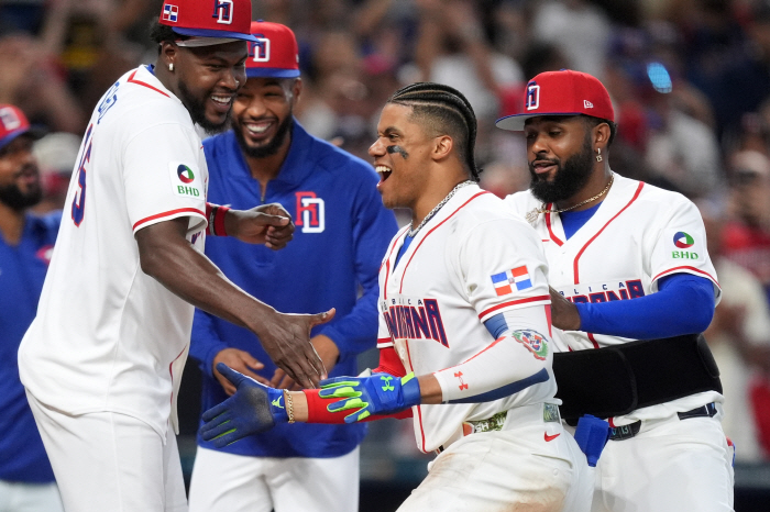 도미니카공화국 반칙 아닌가? "WBC에 이 라인업이라니" 약 바짝 오른 적장의 불만, 최고 몸값 소토가 끝냈다