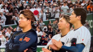 일본에도 강백호가? '오타니도 박수치는데…무례하다' 일왕 퇴장 → 입꾹닫 팔짱 태도 '논란' [WBC화제]