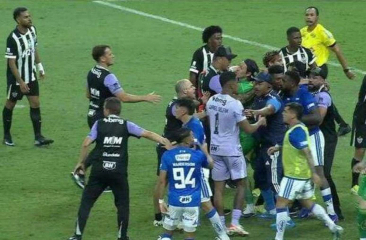 헐크가 '진짜' 헐크됐다!...대회 결승서 역대급 패싸움 논란, 주먹으로…