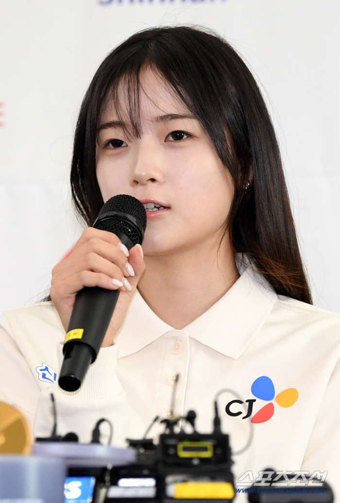 "포기하지 않고, 끝까지 하면 다 이뤄질 수 있어" '설상 첫 金' 최가온, 10대 친구들에게 전하는 뜨거운 응원[현장일문일답]