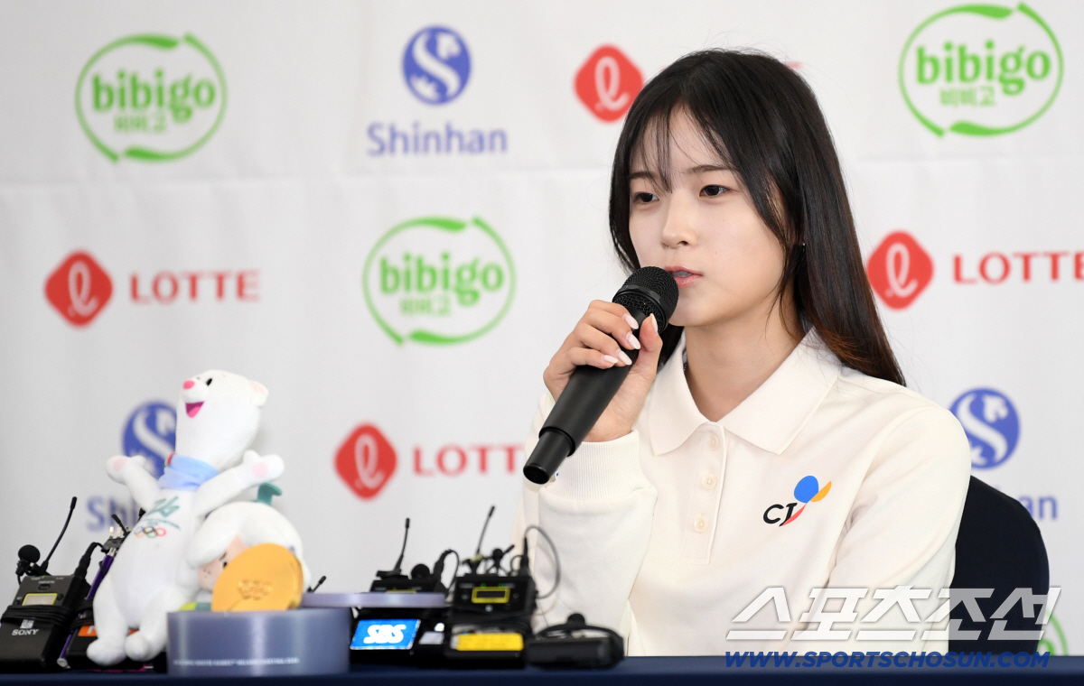 "포기하지 않고, 끝까지 하면 다 이뤄질 수 있어" '설상 첫 金' 최가…