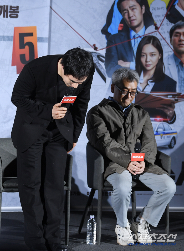 [SC현장] "동료들의 노고 가려지지 않길"…90도 고개 숙인 배성우, 7년 만에 '끝장수사' 개봉(종합)