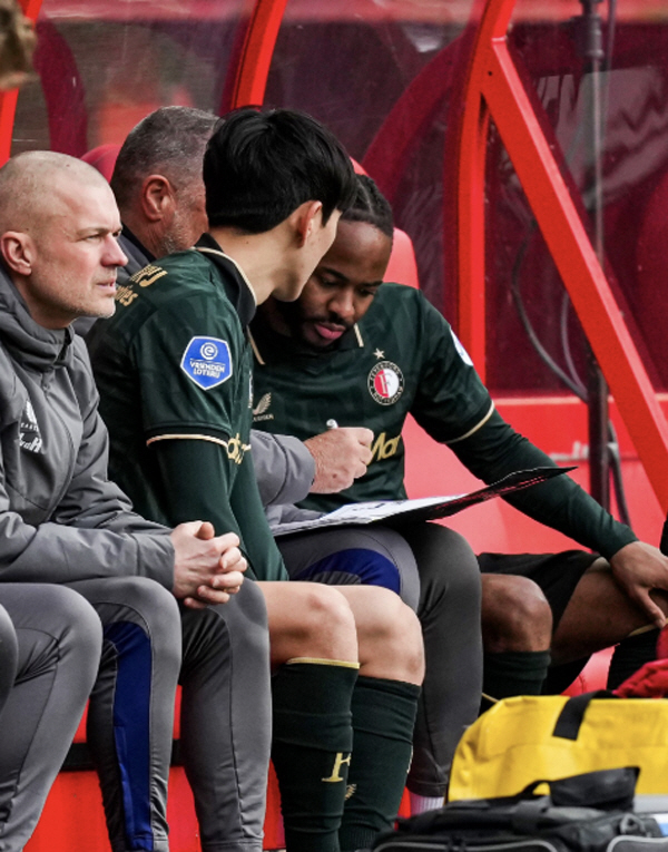 황인범이 찌른 패스 '왕년의 월클' 스털링이 받는 그림 연출…스털링, 첫…