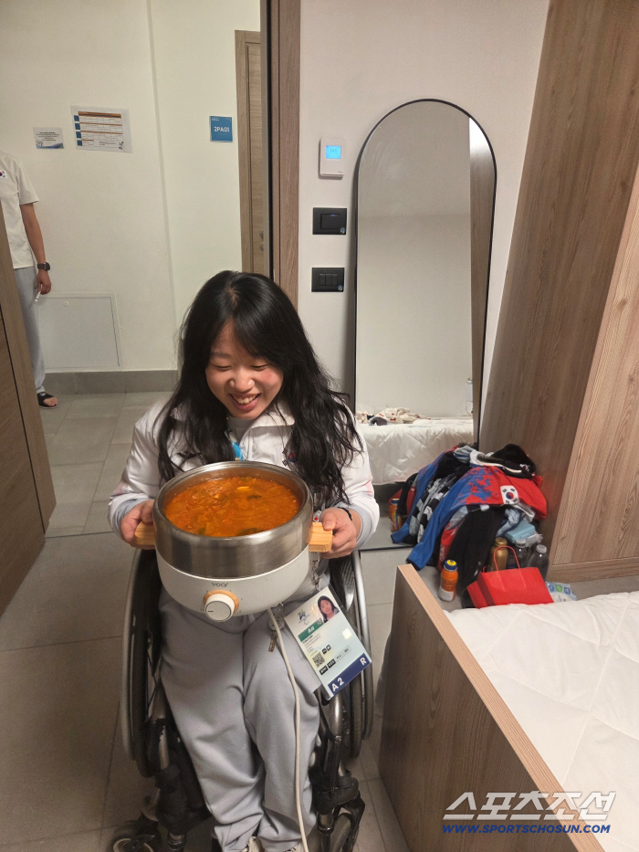 "김치찌개가 먹고싶다고 했더니 김치찌개가 왔다" '금빛 스마일리'김윤지의 함박웃음[밀라노-코르티나 패럴림픽 현장]