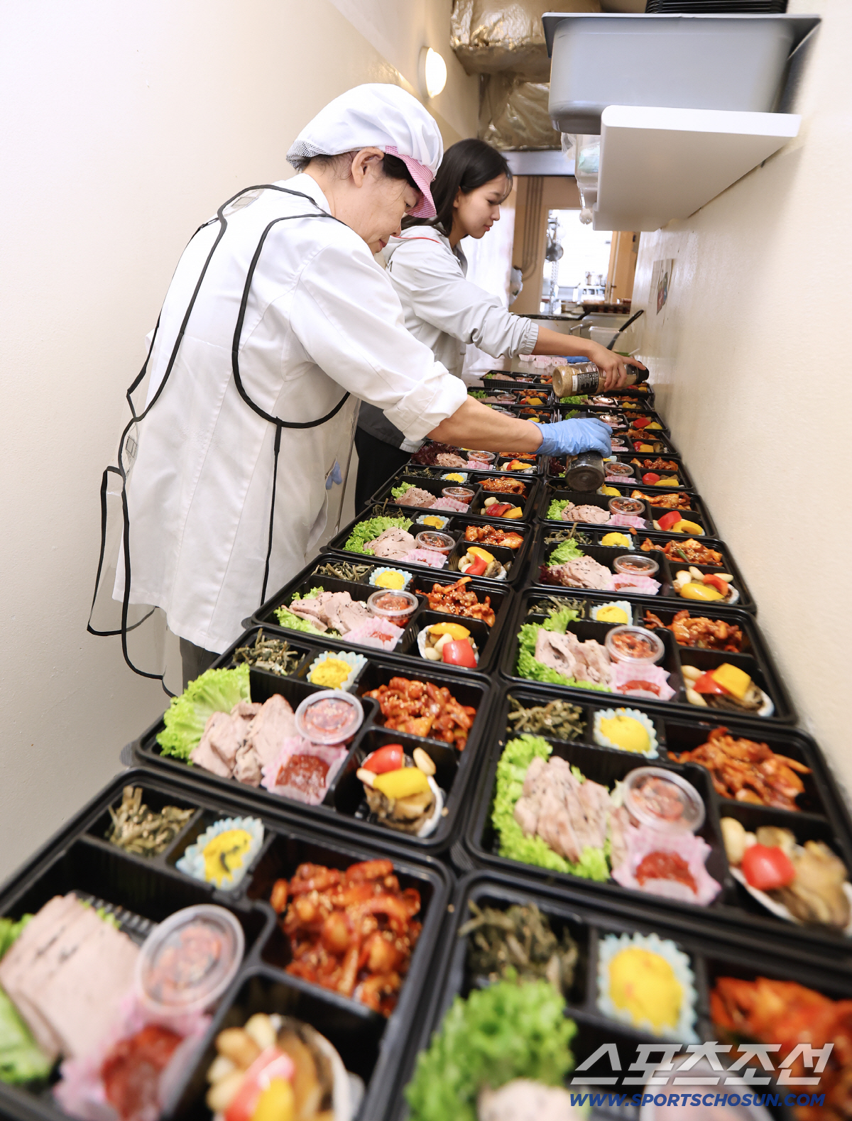 "김치찌개가 먹고싶다고 했더니 김치찌개가 왔다" '금빛 스마일리'김윤지의…