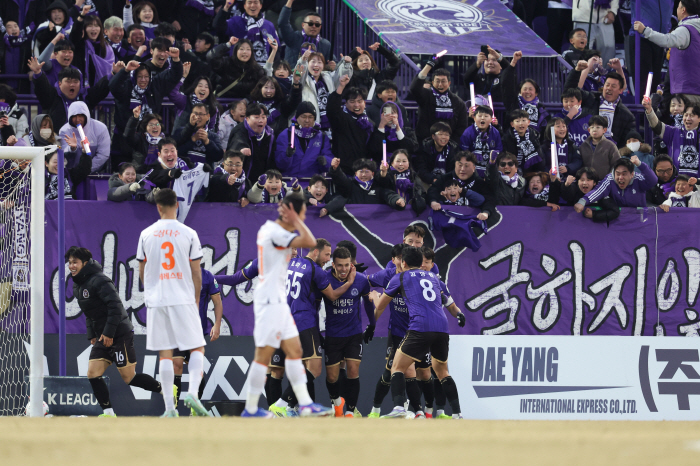 "K리그1은 올해도 몰라요" 순위표 맨 위에는 부천·안양·광주, 1승도 못 챙긴 '빅2' 전북·대전…울산·서울, 명예회복 '꿈틀'