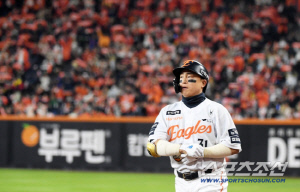 몬스터월 직격하더니 홈런까지! '막차 계약' 손아섭 무력시위…