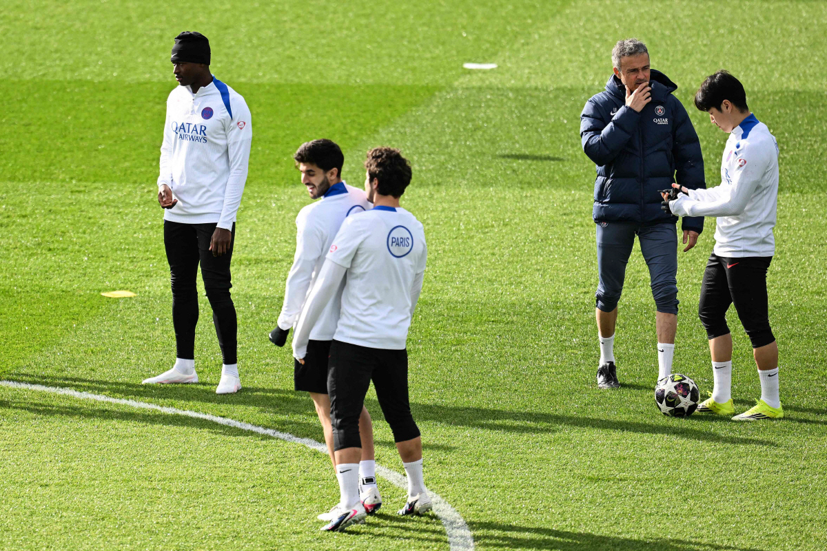 "걸어다니는 선수가 3명이면 감당 못 한다" 이강인의 PSG '절친' 미…