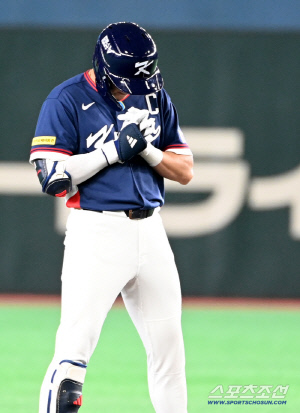 '두 손 모으고 간절한 기도' 캡틴 이정후, 1타점 2루타 폭발