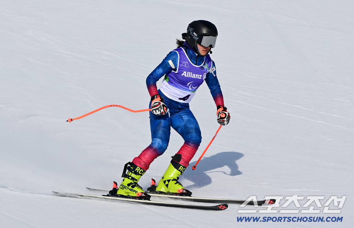 ‘아깝다! 1.48초’ '부상 투혼'최사라,슈퍼대회전 5위...실격 시련…