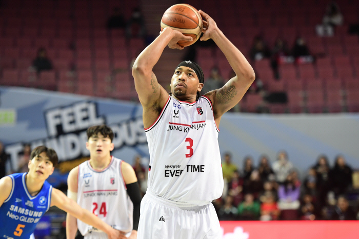 [현장리뷰] '아듀 잠실 첫 경기' 삼성, '워싱턴 30득점 폭발' 정관장에 79-84 역전패