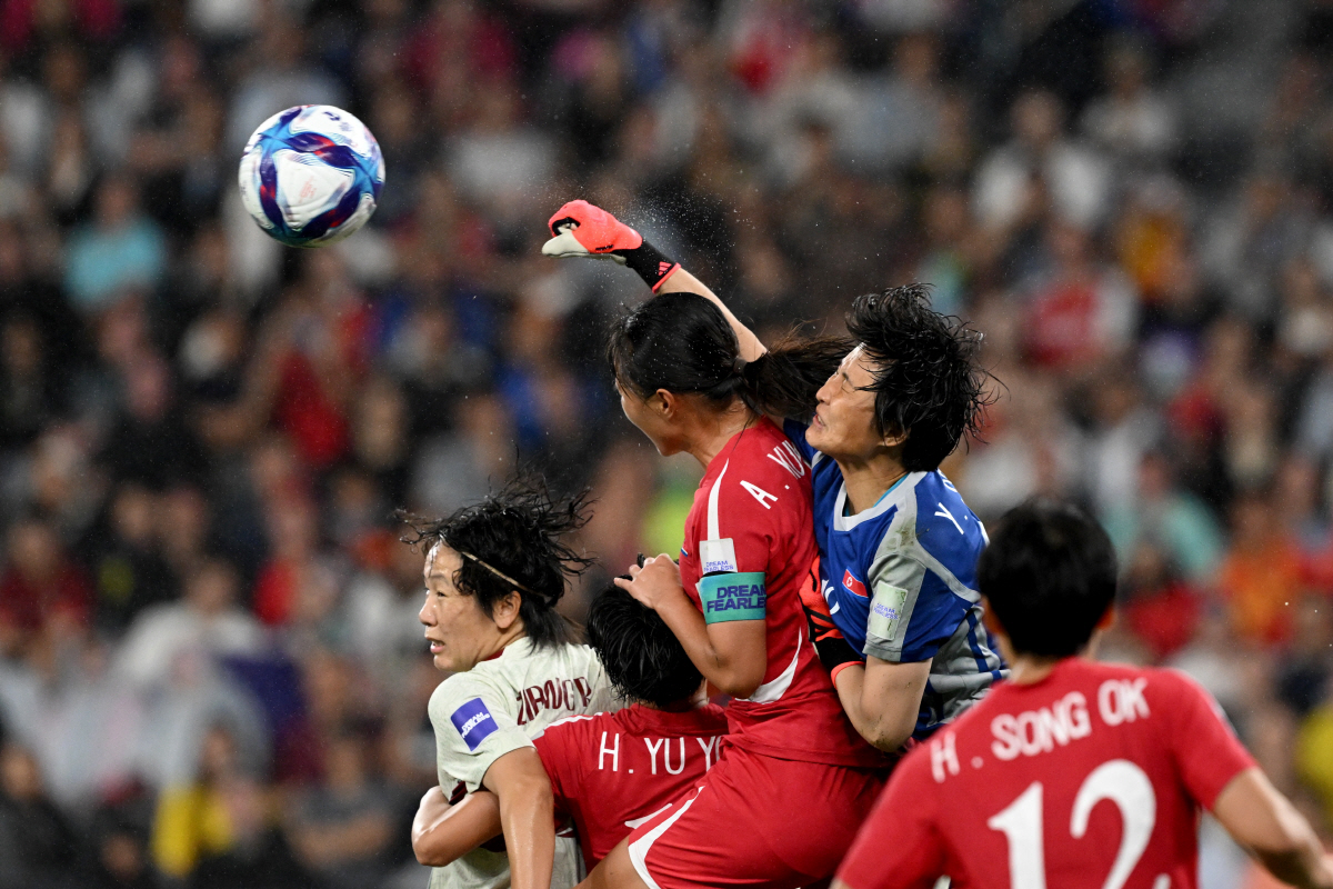 "경기장 밖으로 다 나와" 북한의 분노, 중국전 심판 판정에 불만 품고 …