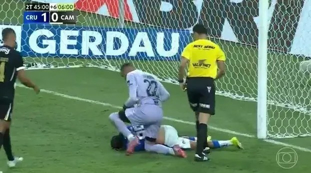 미쳤다! 대규모 난투극 무려 23명 퇴장 신기록, 충격 또 충격의 결승전…