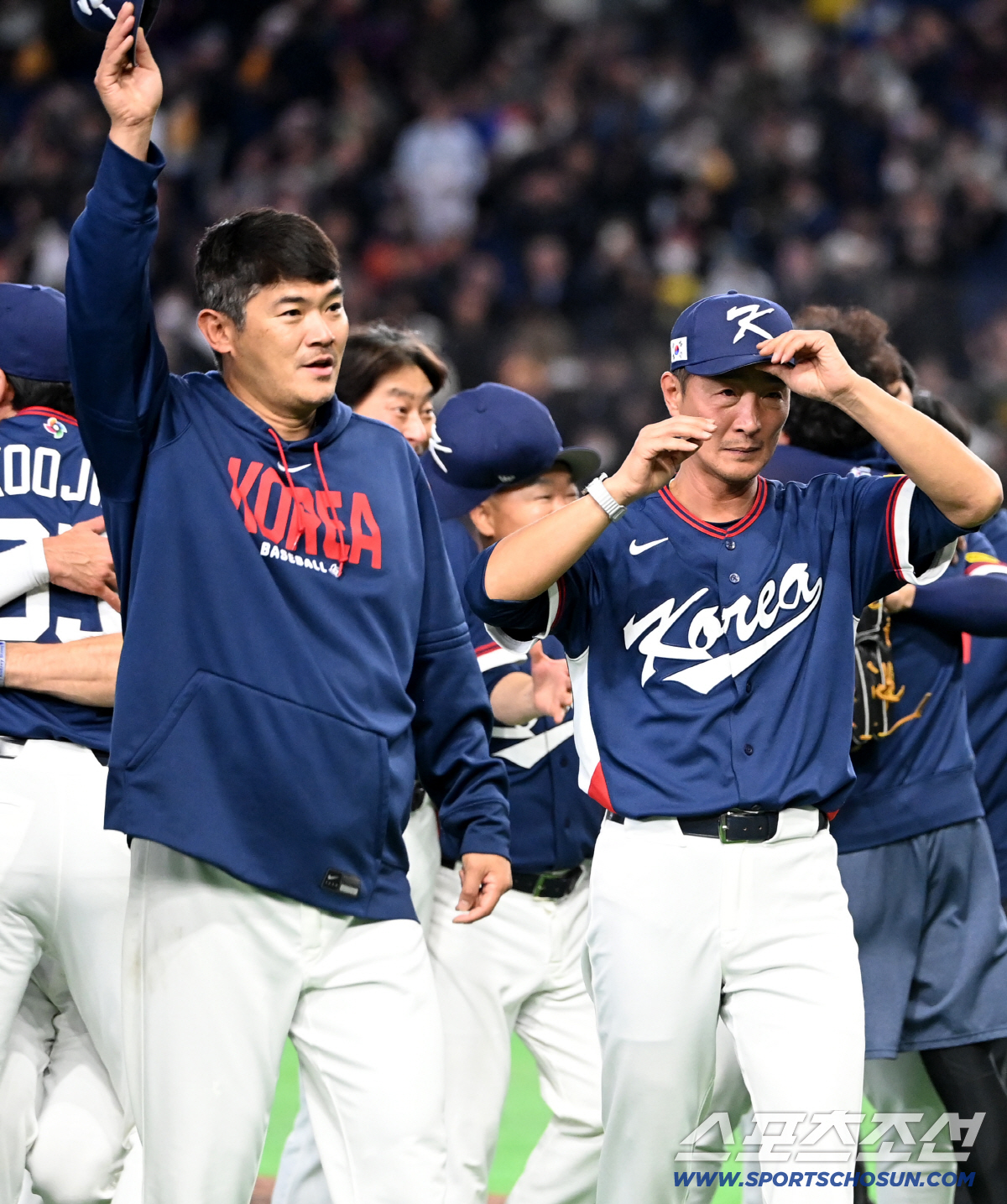 이건 기적이야! 눈물 바다된 도쿄돔 그라운드, 17년만의 WBC 8강 진…