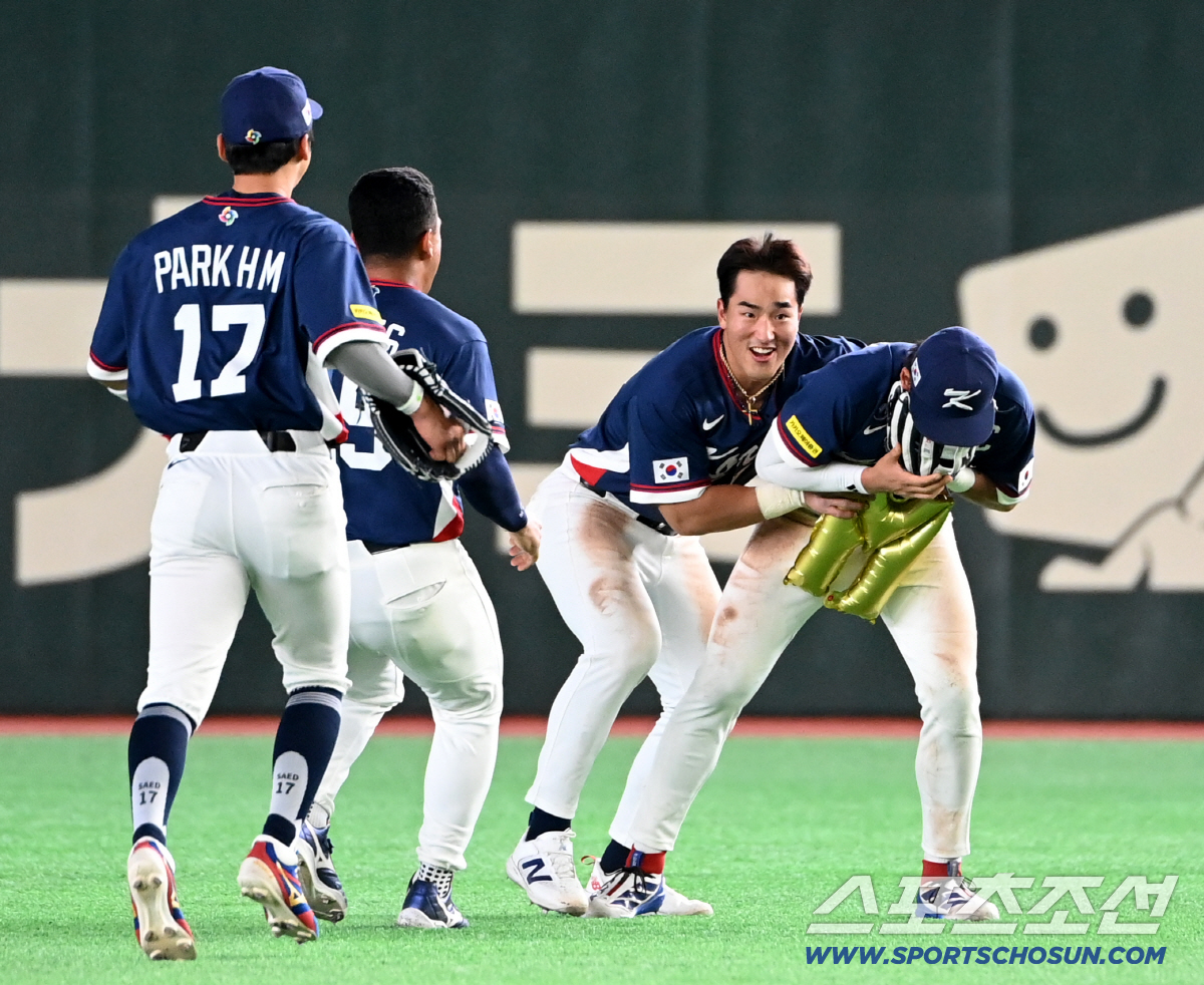 이건 기적이야! 눈물 바다된 도쿄돔 그라운드, 17년만의 WBC 8강 진…
