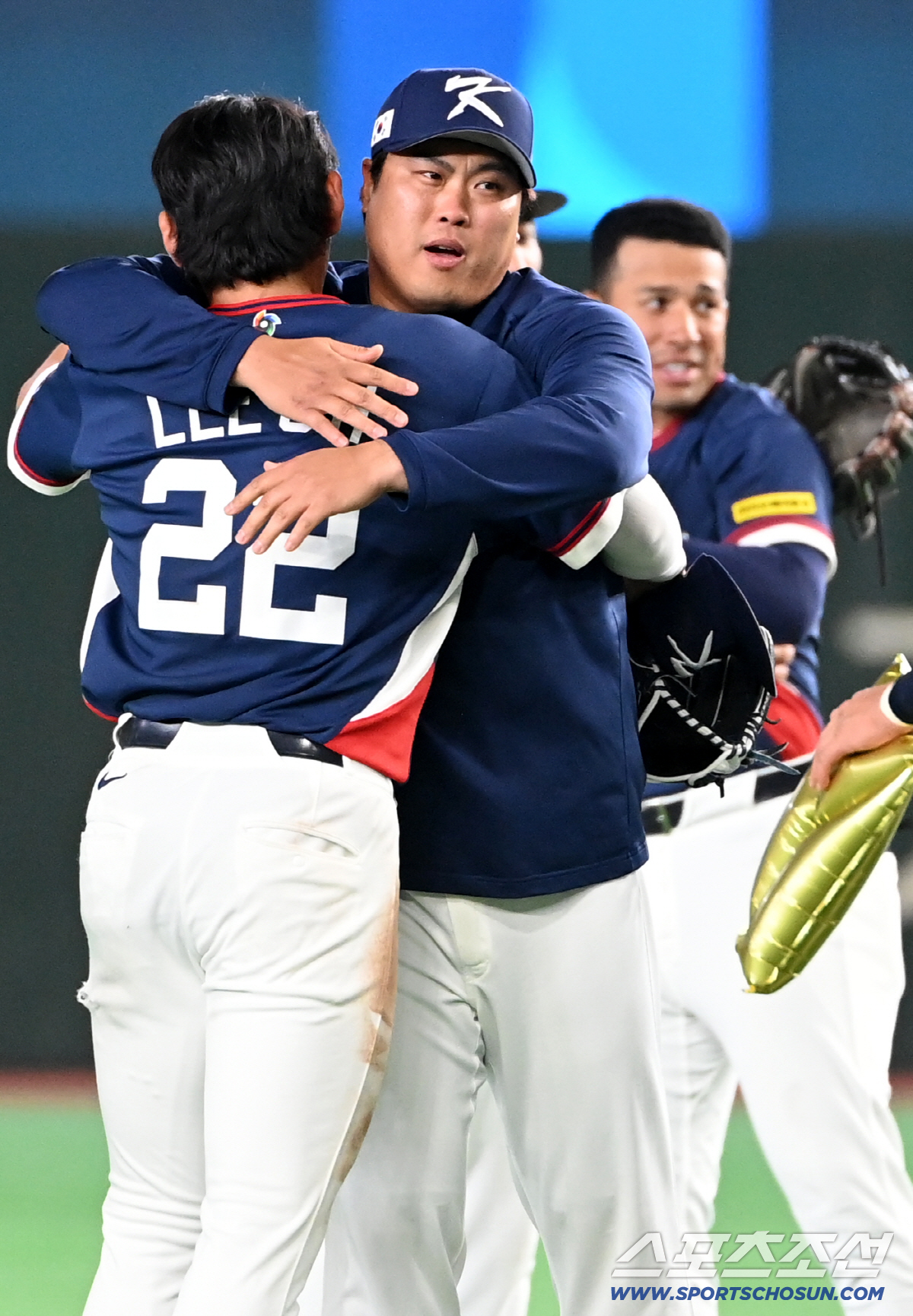 이건 기적이야! 눈물 바다된 도쿄돔 그라운드, 17년만의 WBC 8강 진…