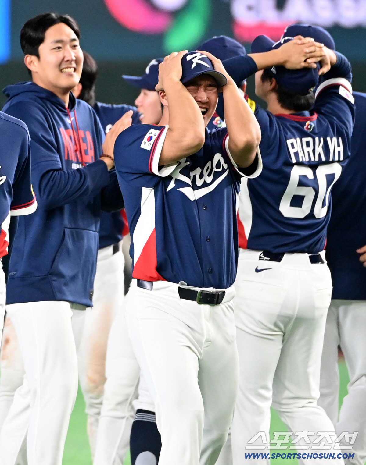 이건 기적이야! 눈물 바다된 도쿄돔 그라운드, 17년만의 WBC 8강 진…