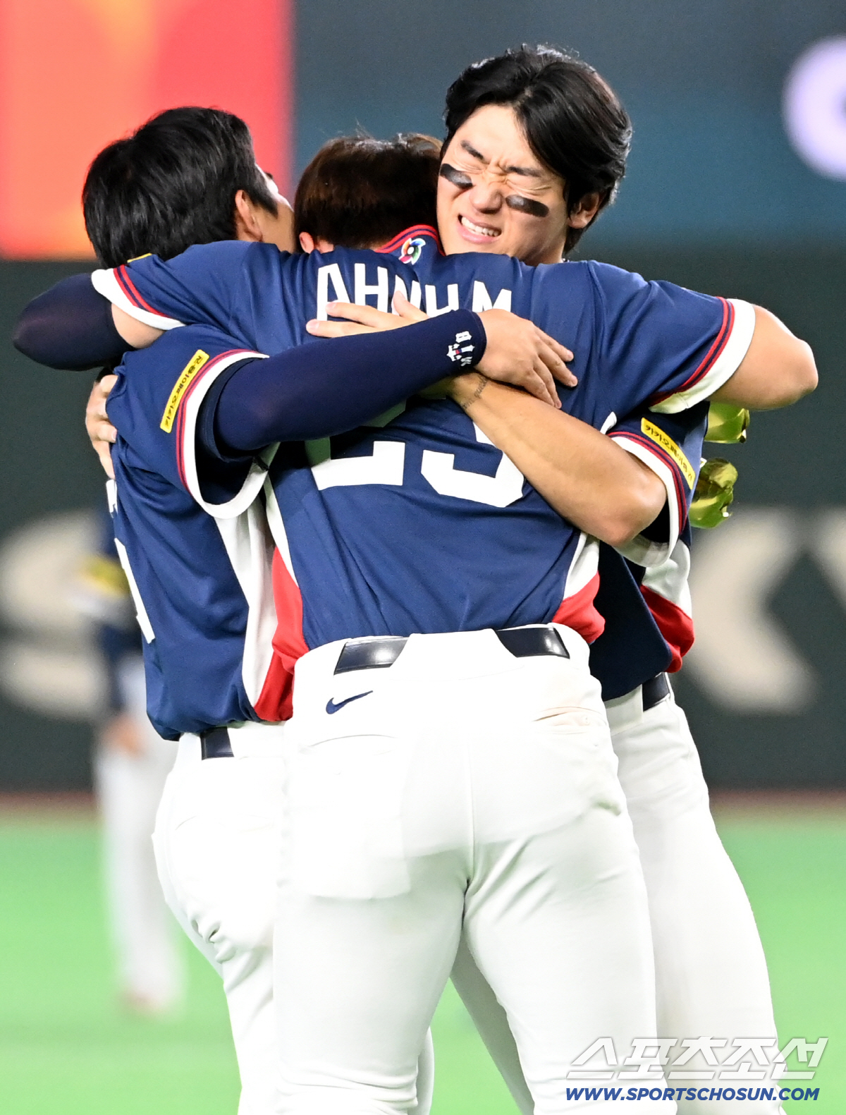 이건 기적이야! 눈물 바다된 도쿄돔 그라운드, 17년만의 WBC 8강 진…
