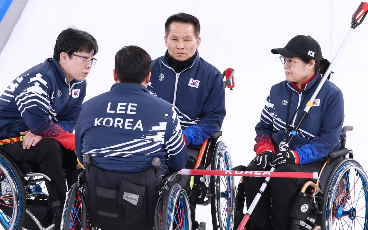 "믹스더블과 동반 메달 가즈아~" 휠체어컬링 혼성4인조 슬로바키아-영국전…