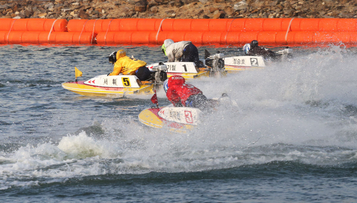 <경정> 온라인 스타트 경주 공략법은?…모터·피트 집중력·체중이 승부 가…