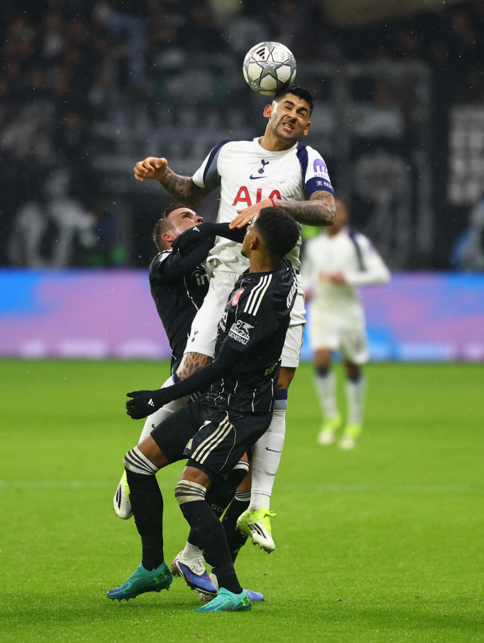 "충격!" '손흥민 후계자' 결국 방출 1순위, 토트넘 결단 내렸다…리더십 NO→레드카드 징계 OUT, 로메로 매각 준비