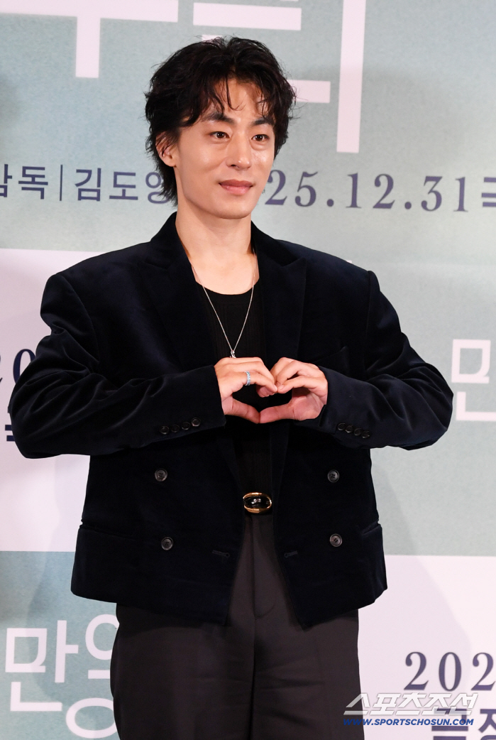 '멜로'로 스크린 접수한 구교환, '모자무싸'서 열등감 만렙 감독 변신..4월 18일 첫 방송 확정