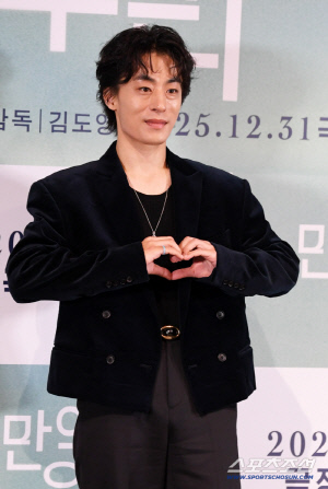 '멜로'로 스크린 접수한 구교환, '모자무싸'서 열등감 만렙 감독 변신..4월 18일 첫 방송 확정