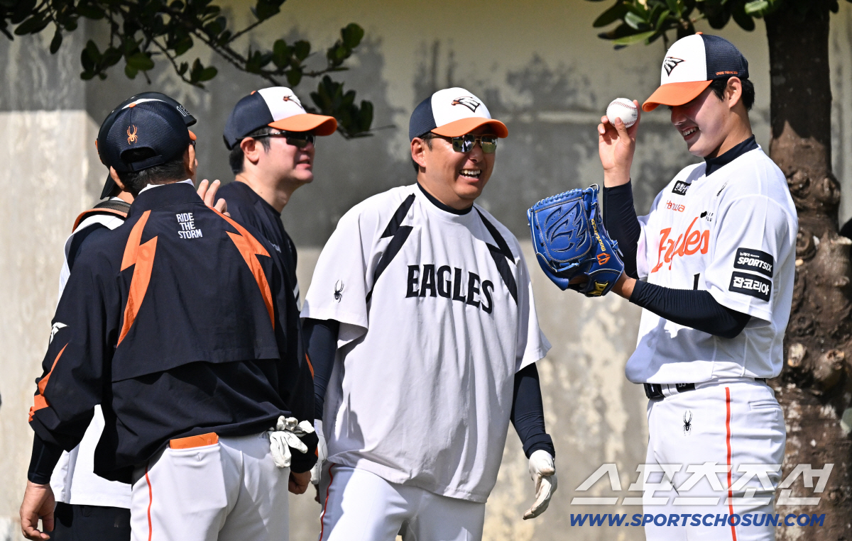 어깨 통증 털어낸 문동주, 첫 실전 등판 나선다…WBC 8강행, '긴급 …