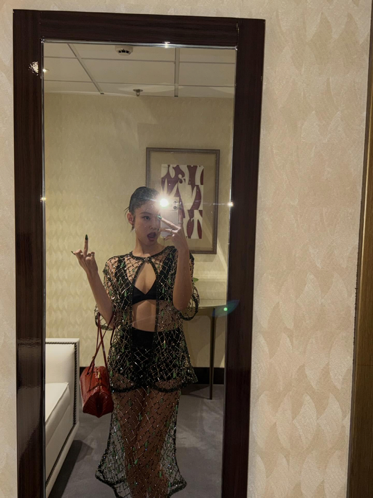 '파격' 제니·'청순' 고윤정, 동갑내기 '인간 샤넬'의 극과극 패션