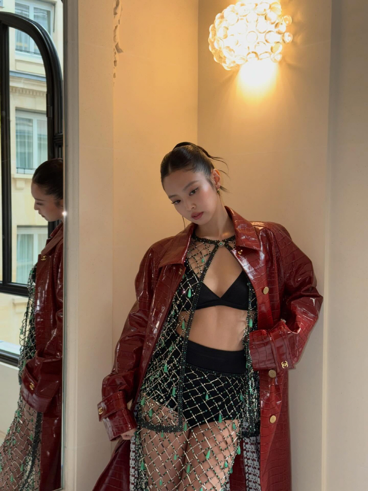 '파격' 제니·'청순' 고윤정, 동갑내기 '인간 샤넬'의 극과극 패션