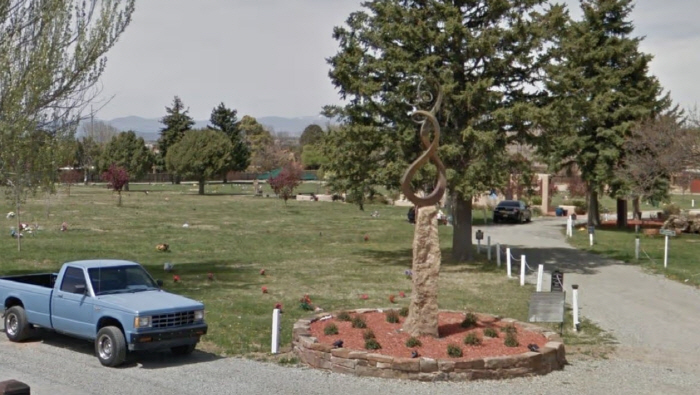 ‘부부 동반 사망’ 톱스타 묘소엔 비석 없이 조개껍질 하나뿐..1326억 상속 전쟁 시작