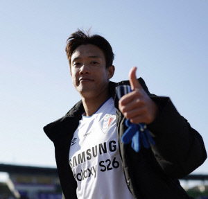 '안풀려도 이긴다!' 승격 노리는 수원, '홍정호 효과' 톡톡