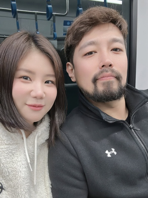 28기 순자♥미스터 킴, 열애 티 냈네..영자♥영철 결혼식 동반 참석